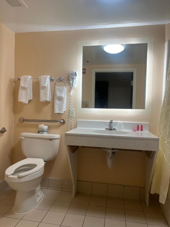 All Seasons Inn & Suites Smithfield Bagian luar foto