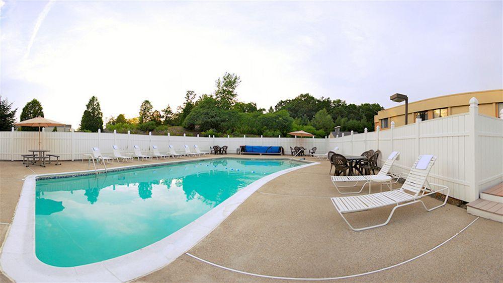 All Seasons Inn & Suites Smithfield Bagian luar foto