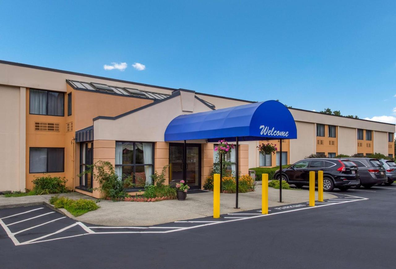 All Seasons Inn & Suites Smithfield Bagian luar foto