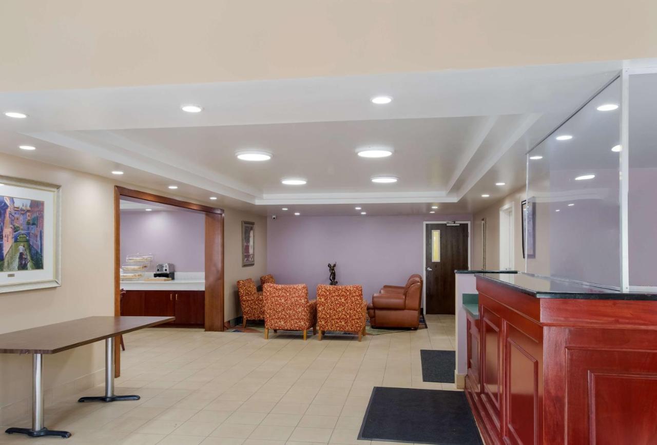 All Seasons Inn & Suites Smithfield Bagian luar foto