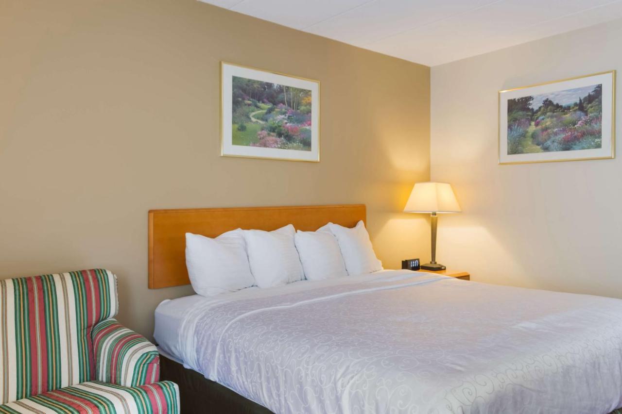 All Seasons Inn & Suites Smithfield Bagian luar foto