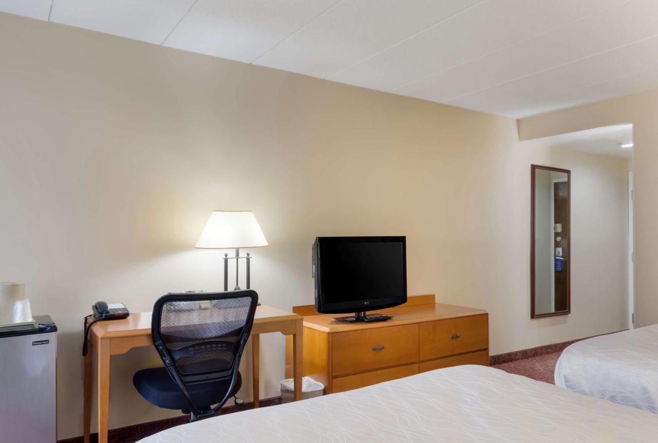 All Seasons Inn & Suites Smithfield Bagian luar foto