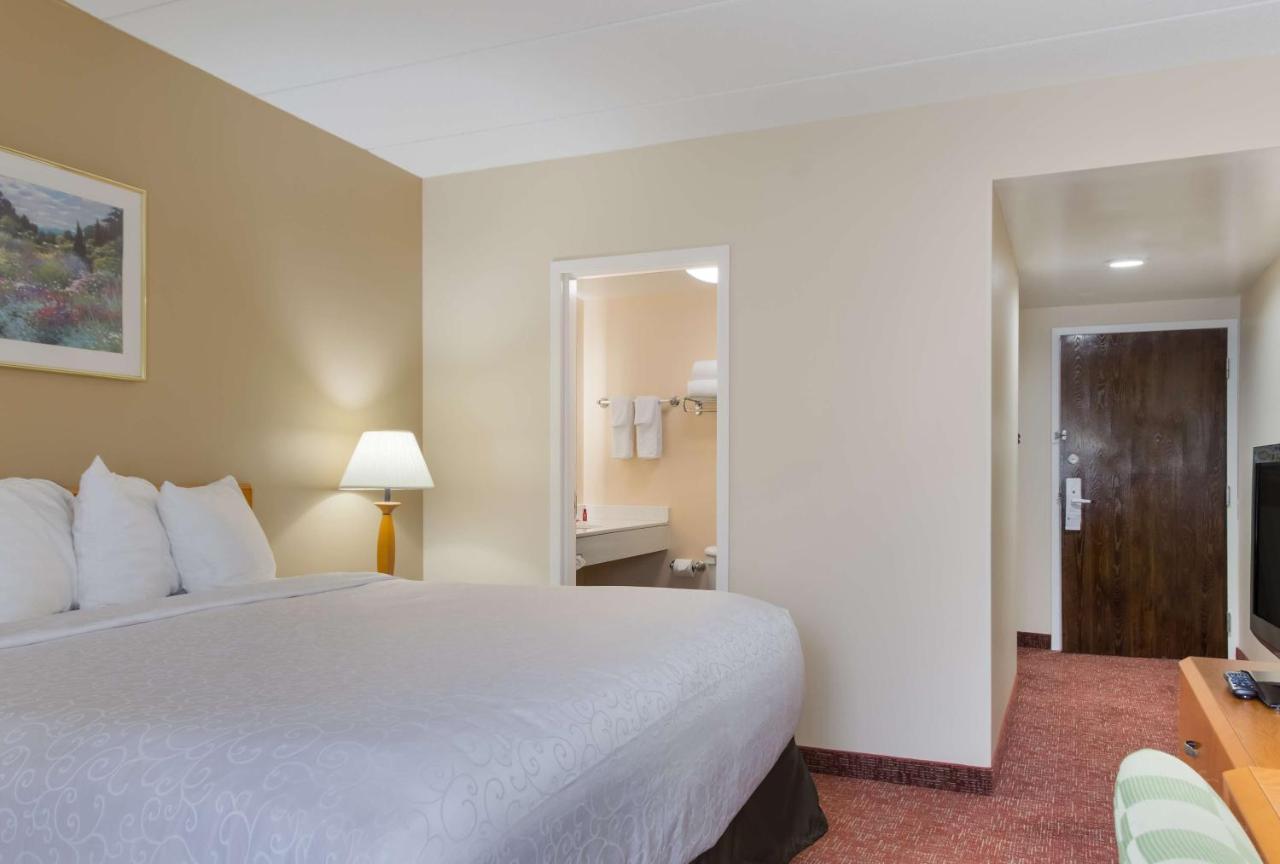 All Seasons Inn & Suites Smithfield Bagian luar foto
