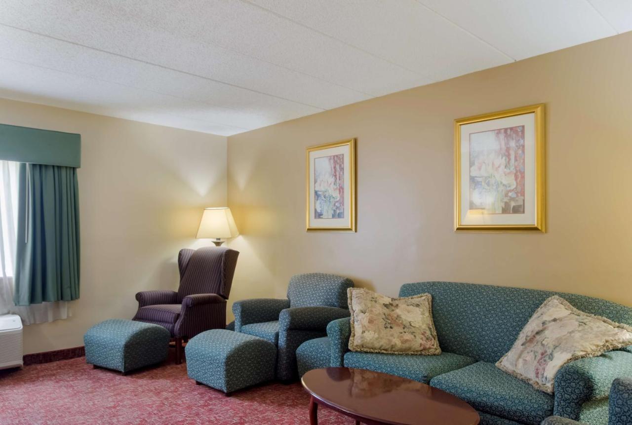 All Seasons Inn & Suites Smithfield Bagian luar foto