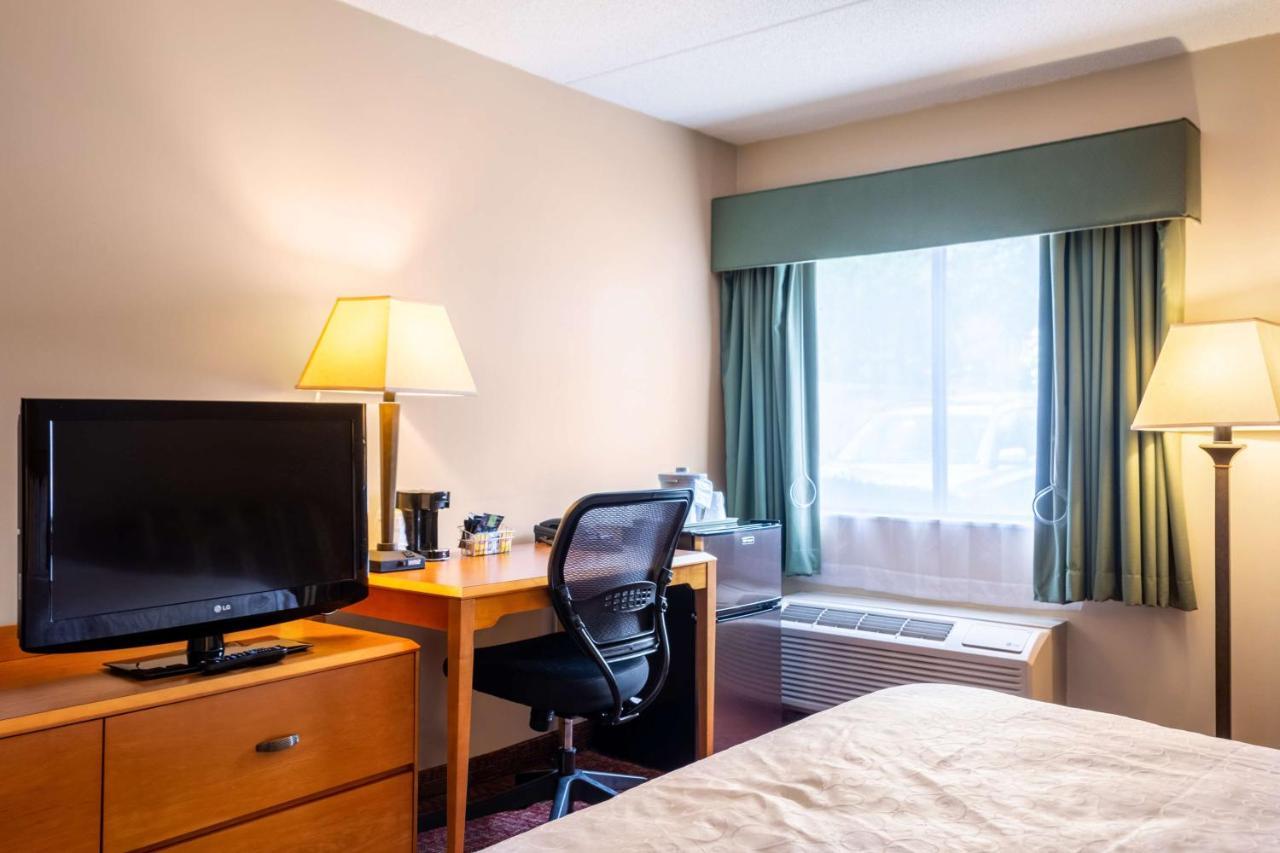 All Seasons Inn & Suites Smithfield Bagian luar foto