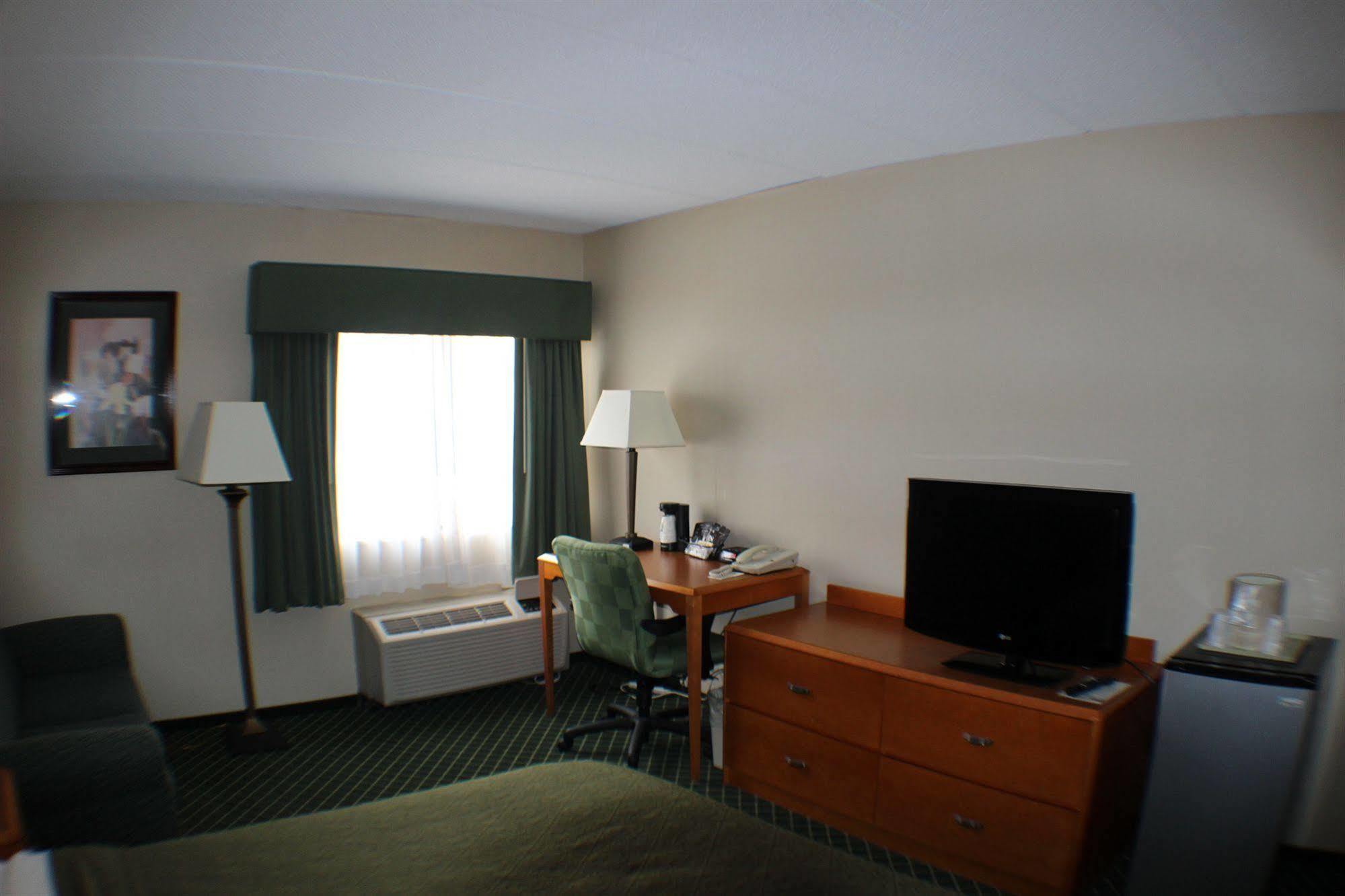 All Seasons Inn & Suites Smithfield Bagian luar foto