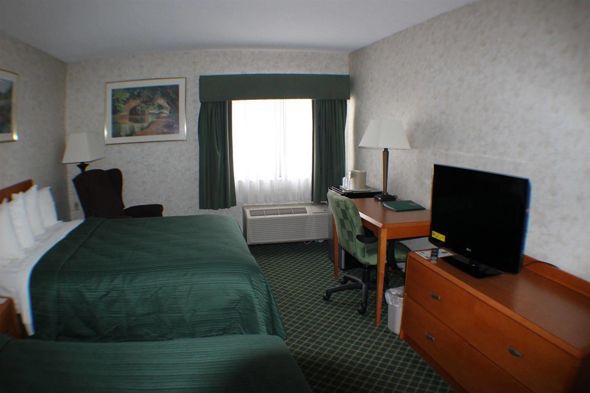 All Seasons Inn & Suites Smithfield Bagian luar foto